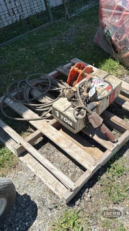 1 TON ELECTRIC HOIST WITH 2 TON TROLLEY