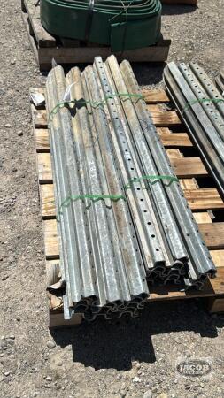 APPROX. (30) 4FT STEEL POSTS