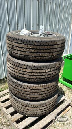 SET OF MICHELIN 275/55R20 TIRES