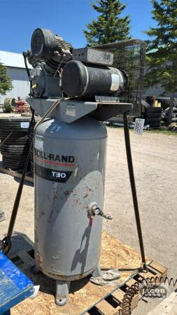 INGERSOL RAND UPRIGHT AIR COMPRESSOR
