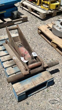 SCISSOR HOIST FOR DUMP TRAILER