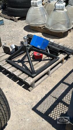 ANDERSON FIFTH WHEEL TRAILER HITCH