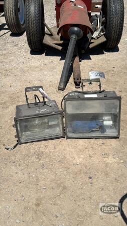 (2) OUTDOOR YARD LIGHTS