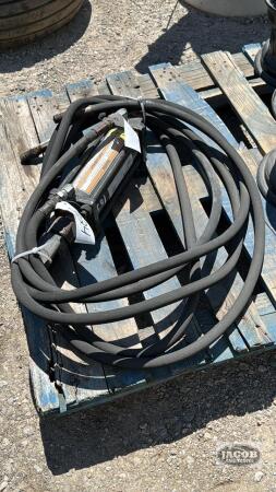 8IN HYDRAULIC CYLINDER WITH HOSES