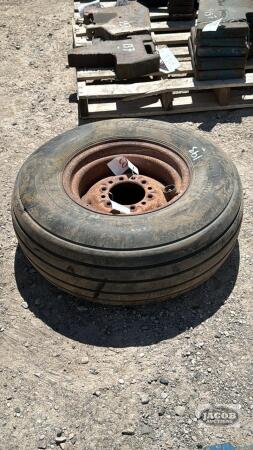 CARLISLE 11L-14SL TIRE ON 6 BOLT RIM
