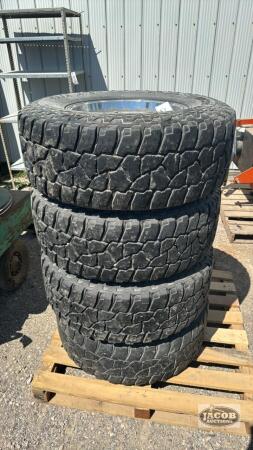 (4) MICKEY THOMSON BAHA TIRES L2305/70R18