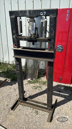 SHOP PRESS WITH 12 TON JACK