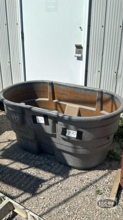 RUBBERMAID 100 GALLON WATER TROUGH