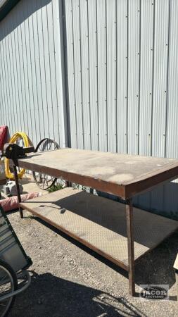 STEEL WELDING BENCH WITH 6IN VISE