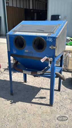 SAND BLASTING CABINET