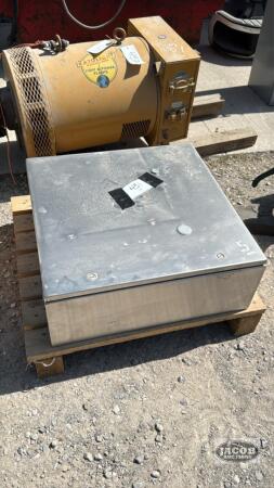 24IN X 24IN X 9IN STAINLESS STEEL BOX