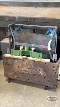 FOLDING WORKMATE WITH ROUTER GUIDE