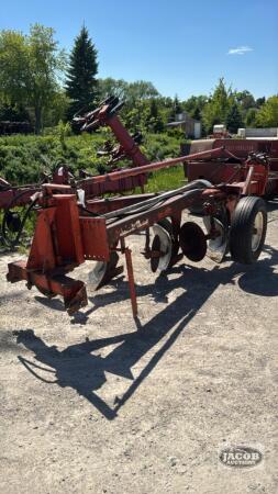 ALLIS CHALMERS 3 FURROW SEMI MOUNT PLOW