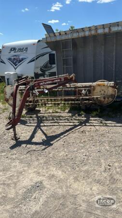 INTERNATIONAL 35 4-BAR SIDE DELIVERY RAKE