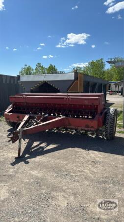 CASE IH 5100 18 RUN SEED DRILL