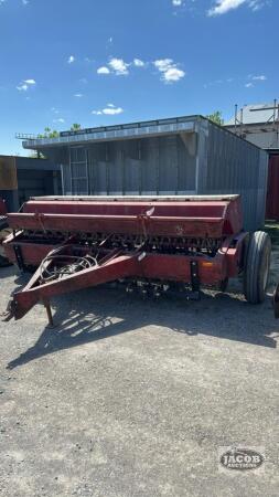INTERNATIONAL 510 18 RUN SEED DRILL