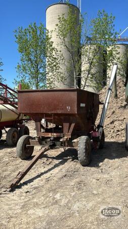 SMALL GRAVITY WAGON WITH MARKET HYD. AUGER