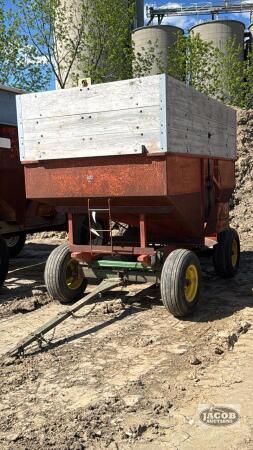 TURNCO GRAVITY WAGON WITH WOOD EXTENSION