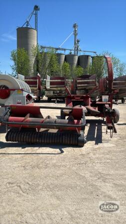 INTERNATIONAL 881 FORAGE HARVESTER WITH 2 HEADS