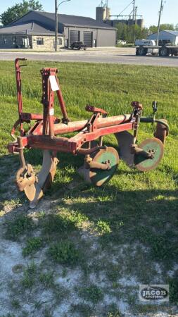 KVERNELAND 3PTH 3 FURROW PLOW