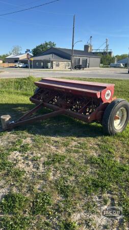 INTERNATIONAL #10 16 RUN SEED DRILL