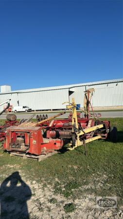 GEHL CB600 FORAGE HARVESTER WITH 2 HEADS