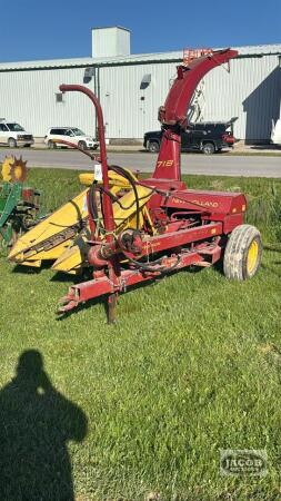 NEW HOLLAND 718 FORAGE HARVESTER