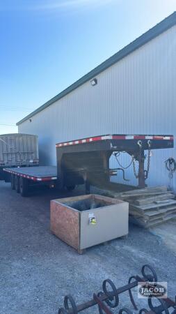 2001 TS FABRICATION TRIAXLE GOOSENCK TRAILER