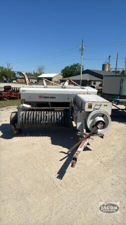 NEW IDEA 551 SQUARE BALER