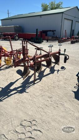 KVERNELAND NR 4 FURROW 3PTH PLOW