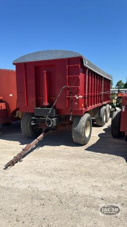20FT X 8FT HYD. DUMP GRAIN BOX ON TANDEM WAGON