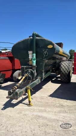 HUSKY 7400 GALLON TANDEM MANURE TANK