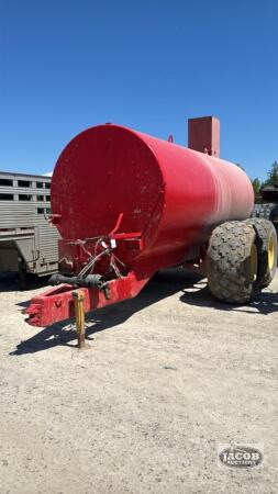 NUHN MAGNUM 5000 GALLON LIQUID MANURE TANK