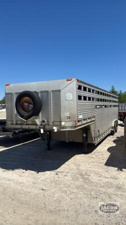1996 BARRETT ALUMINUM TANDEM LIVESTOCK TRAILER