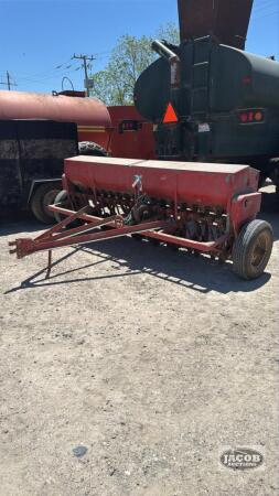 MASSEY FERGUSON 33 17 RUN SEED DRILL