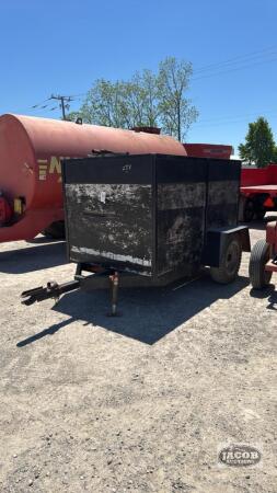 8FT X 5FT SINGLE AXLE LIGHT LIVESTOCK TRAILER