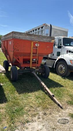J&M APPROX 200BU GRAVITY WAGON