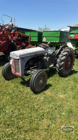 FERGUSON 2385 GAS TRACTOR