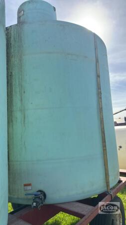3000 GALLON POLY TANK