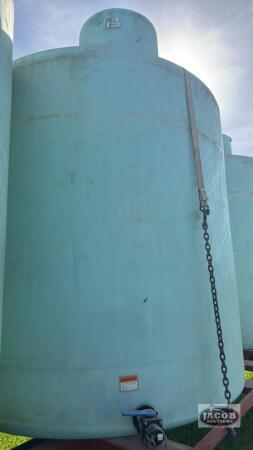 3000 GALLON POLY TANK
