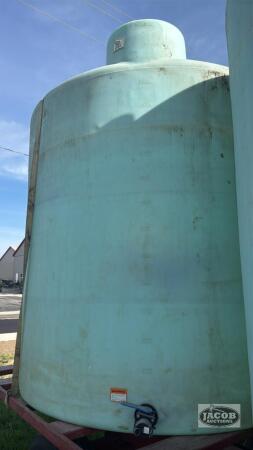 3000 GALLON POLY TANK