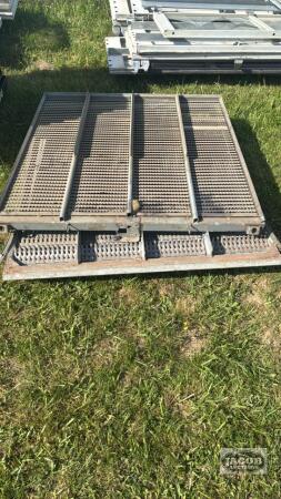 TOP AND BOTTOM COMBINE SIEVES