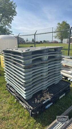 LOT OF POLY SKIDS