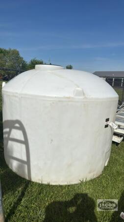 1500 GALLON POLY TANK