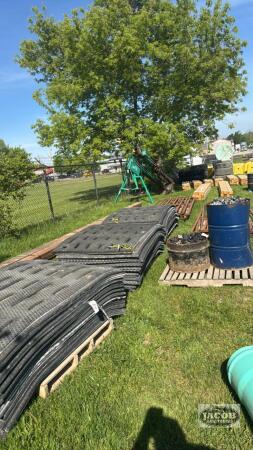 LOT OF 75 - 4FT X 6FT RUBBER SLAT MATS