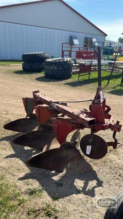 COCKSHUTT 3PTH 3 FURROW PLOW