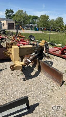 LAND PRIDE 45-108 9FT HYDRAULIC 3PTH SCRAPER BLADE