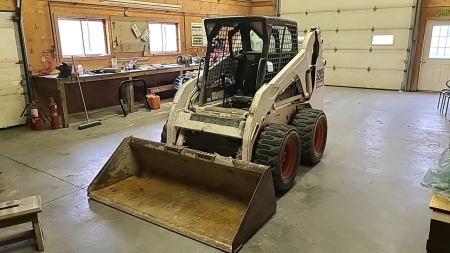 Bobcat S205 Diesel Skidsteer w/6ft Material Bucket