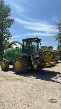 JOHN DEERE 7350 SELF PROPELLED FORAGE HARVESTER