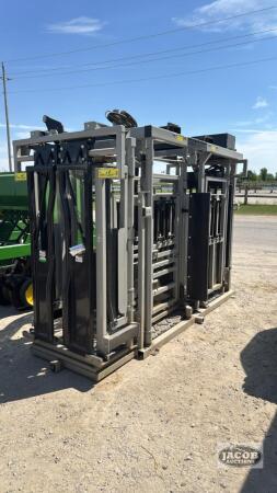 COW-CATCH-R HYDRAULIC CATTLE PROCESSING CHUTE